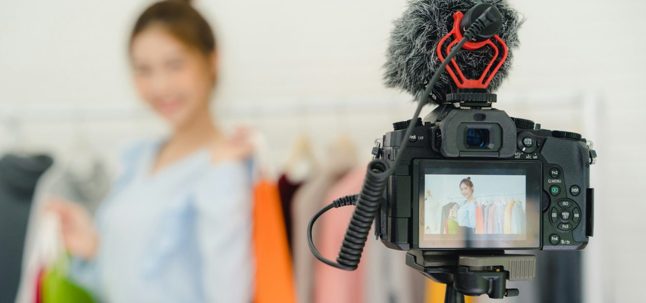 Asian fashion female blogger online influencer recording new fashion video.